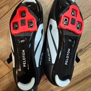 Women’s peloton shoes size 40 (9)